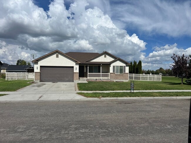 Building Photo - Amazing Home in Rexburg Idaho!