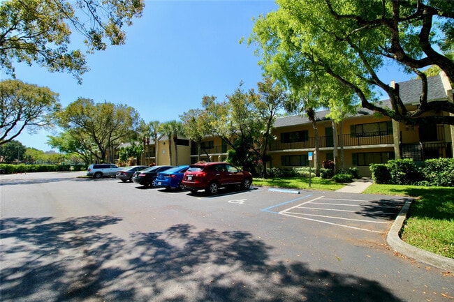 Building Photo - 316 Meadows Cir Unit 316