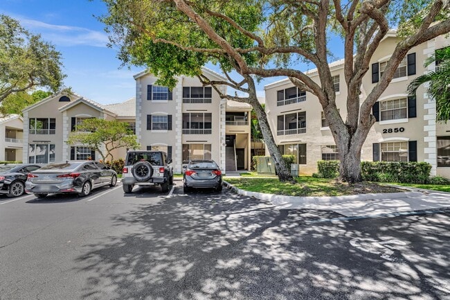 Building Photo - 2850 N Oakland Forest Dr Rental