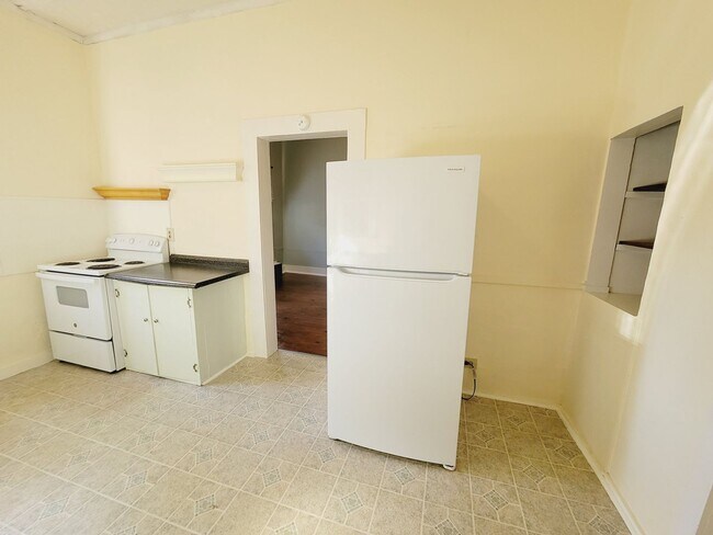 Photo - PRIVATE & Spacious 2/1 SE House on 1 Acre w/ Wood Floors, Washer/Dryer, & Screened Porch! Avail N...