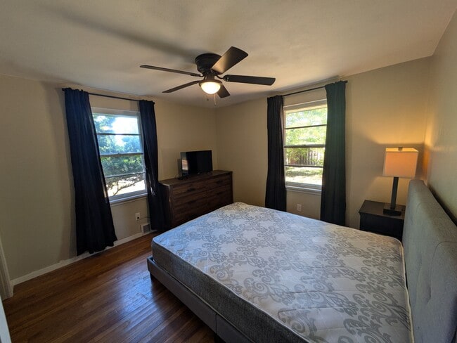 Photo - 3307 N Brooks Ln