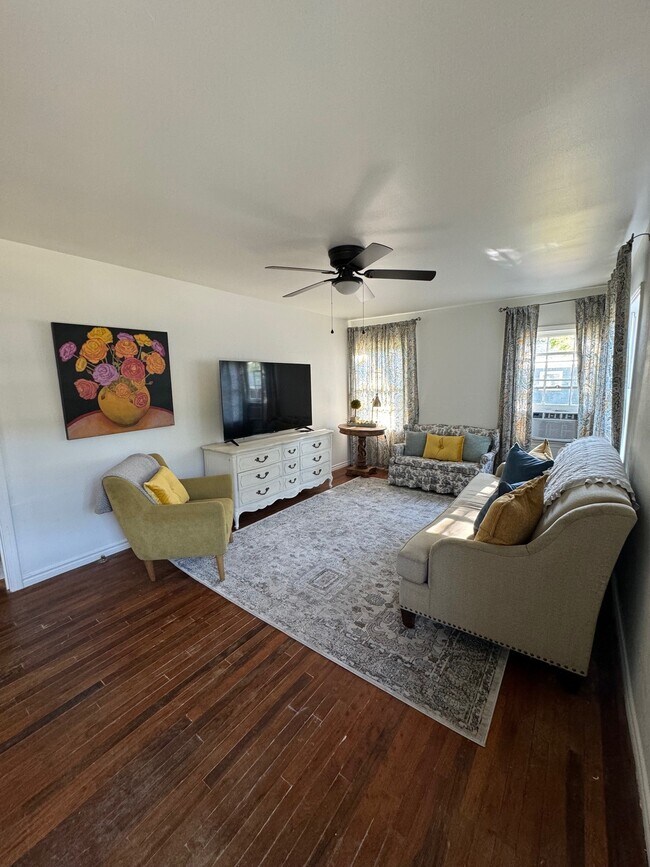 Photo - 1104 E Sycamore St