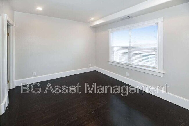 Photo - 639 Carolina St