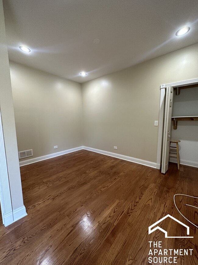 Photo - 4336 S Indiana Ave Unit 1