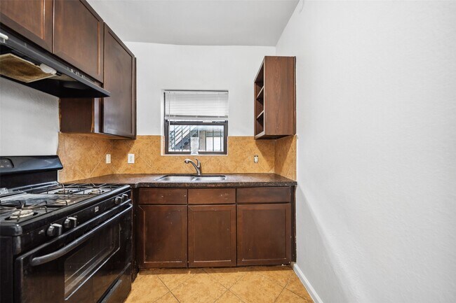 Photo - 406 Quitman St Unit 2