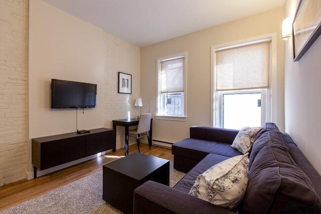 Photo - 304 Newbury St