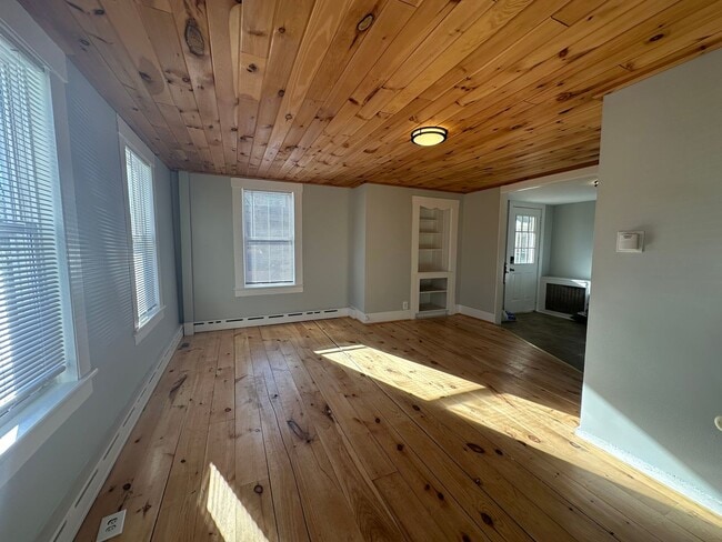 196 N Main St Unit B