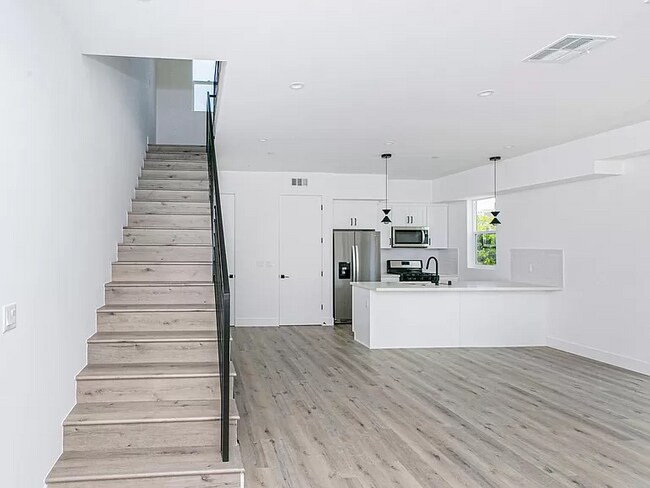 Photo - 10851 Otsego St Unidad 1