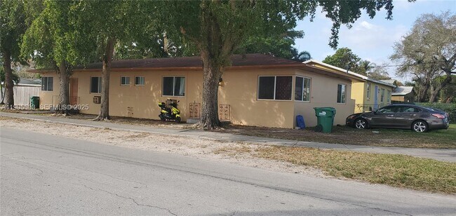 Building Photo - 1296 NE 110th Terrace Unit 01