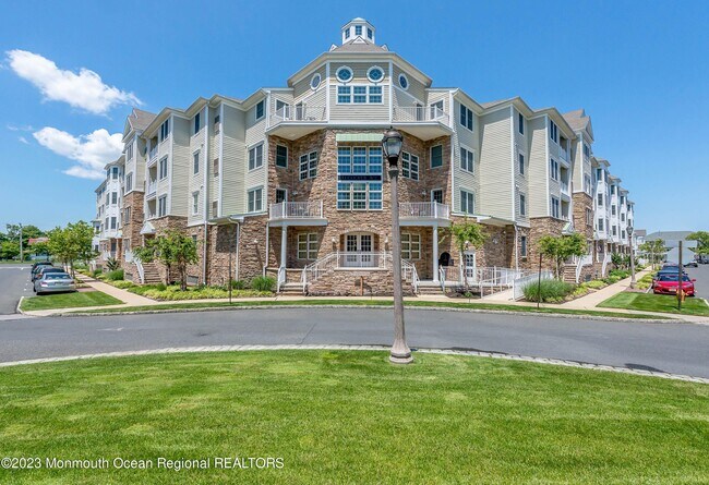 Photo - 33 Cooper Ave Condo Unit 113