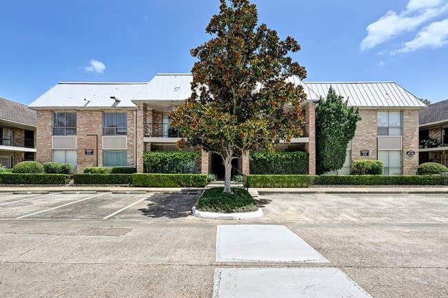 Building Photo - 2230 S Piney Point Rd Unit 104
