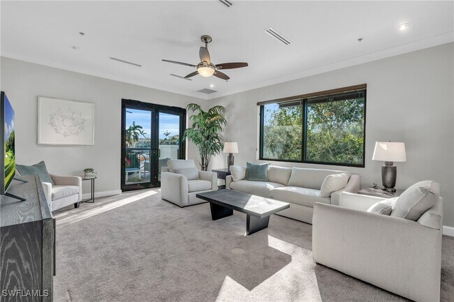 Photo - 428 9th St S