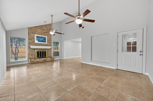 Photo - 6102 Crakston St