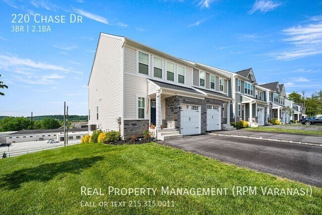 Photo - 220 Chase Dr