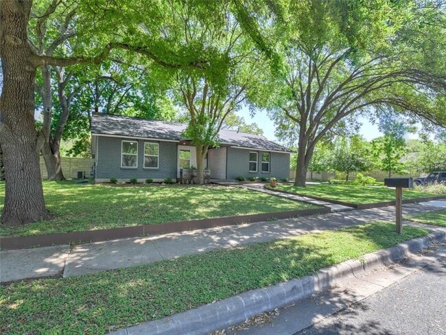 6605 Clubway Ln