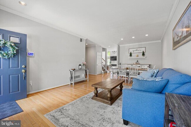 Photo - 410 Fairview Way