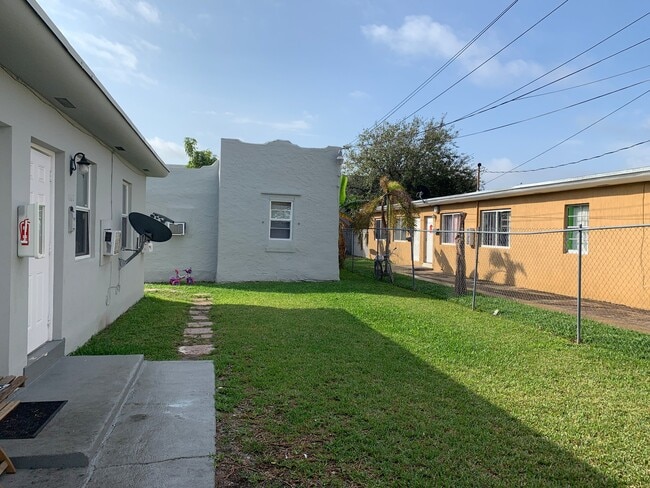 Photo - 1864 NW 21st St Unit 2
