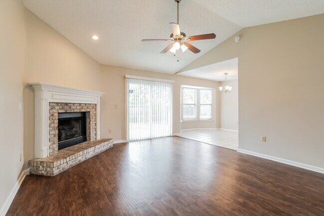 Photo - 411 Willow Green Dr