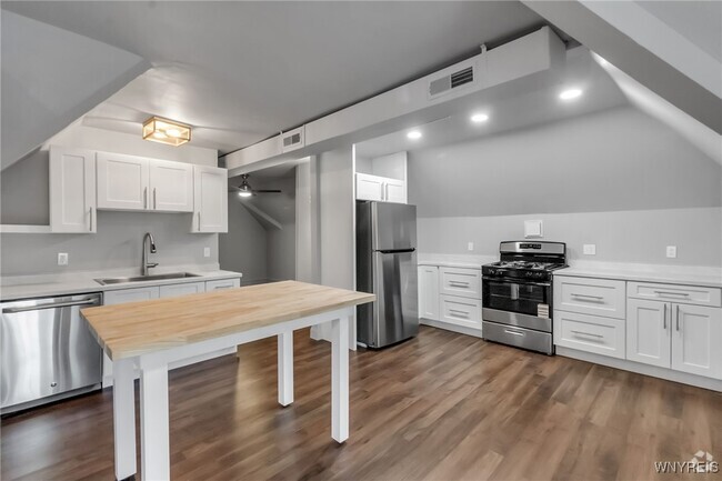 Building Photo - 522 W Ferry St Rental