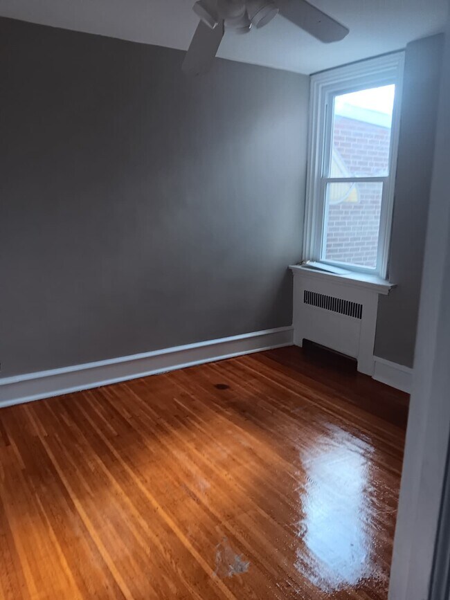 Photo - 1438 Van Kirk St