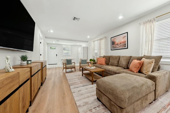 125 NW 3rd Ave