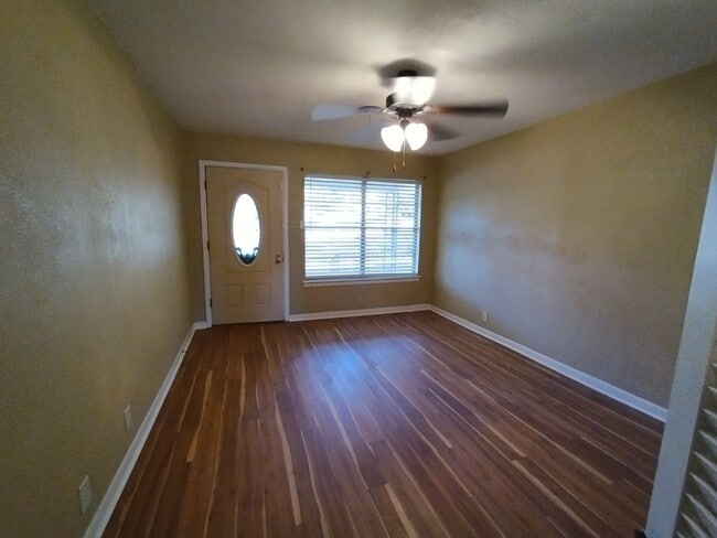 Photo - 1402 Hillcrest Dr