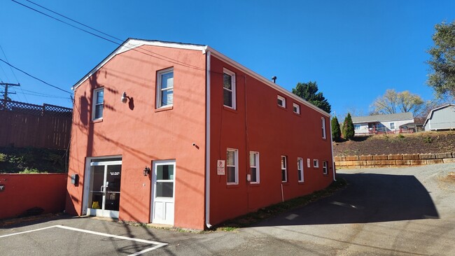 Photo - 1509 E High St