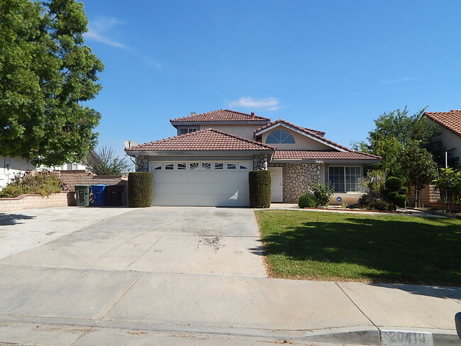 Building Photo - 20410 Mesa Oak Dr