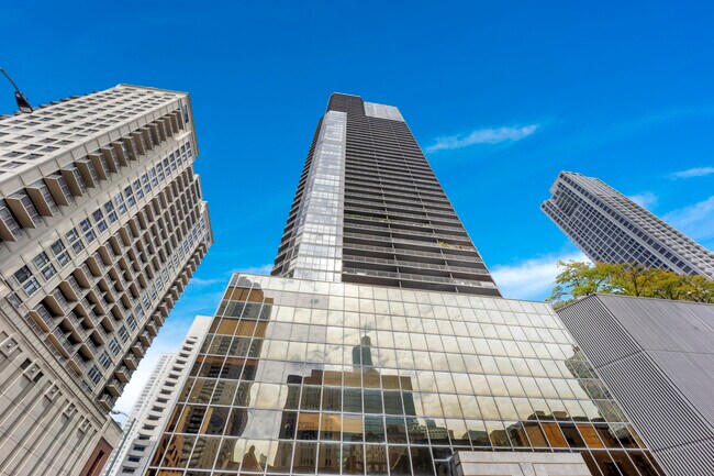 Building Photo - 10 E Ontario St Unit 907 Rental
