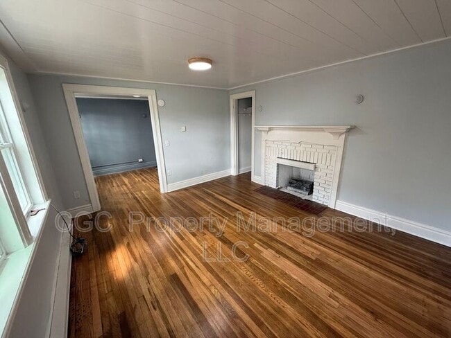 Building Photo - 32-34-34 Clinton Ave Unit C