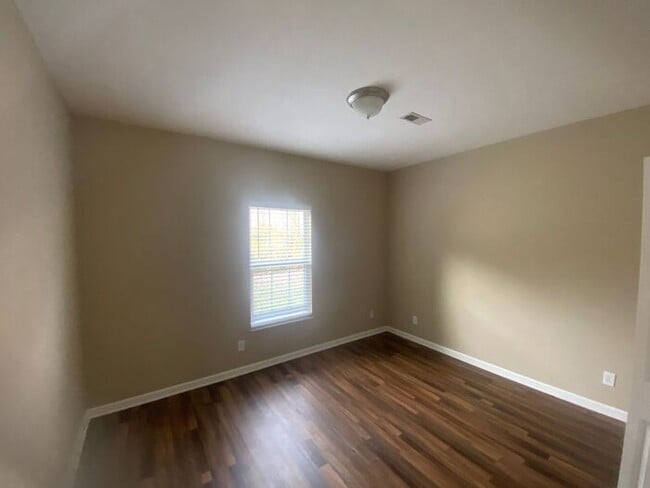 Photo - 2 bed, 2 bath, 2 car garage ranch style townhouse in N. Knoxville