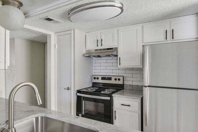 Building Photo - Skyview Rental