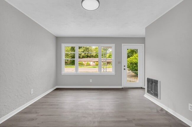 Photo - 131 Poplar St