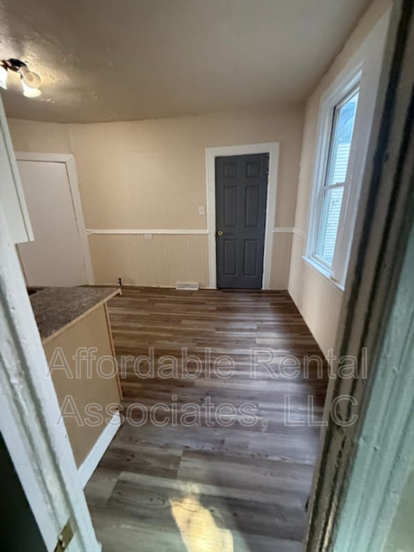 Photo - 107 W Kassner Pl Unit Lower