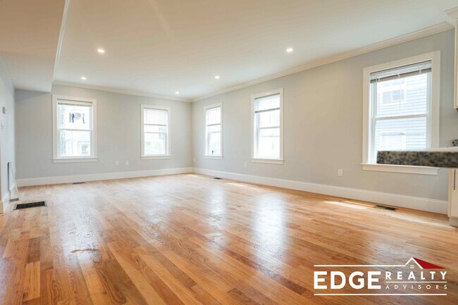 Photo - 28 Portsmouth St