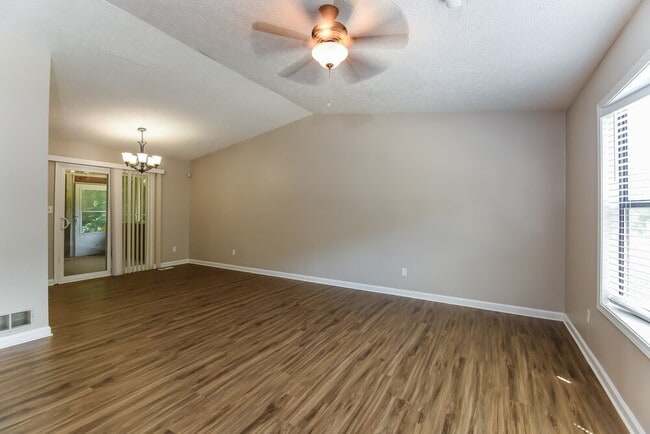 Photo - 1012 Hicksmil Dr SW