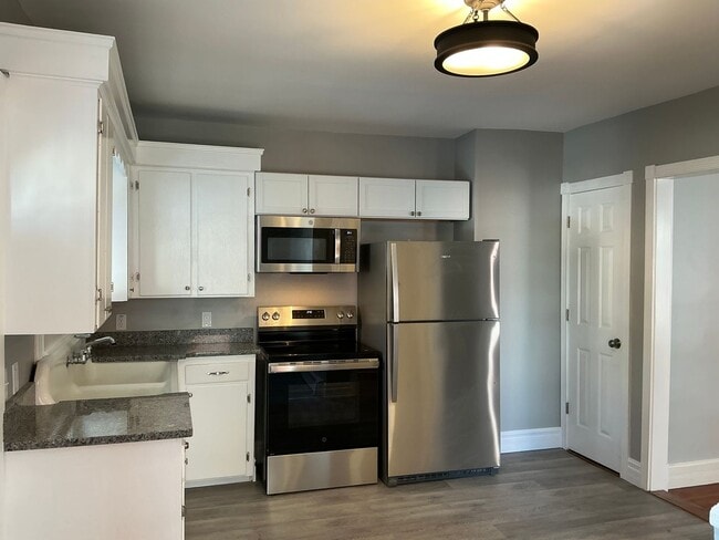 Building Photo - 518-522 High Street Unit 518  High Street 1st Floor R