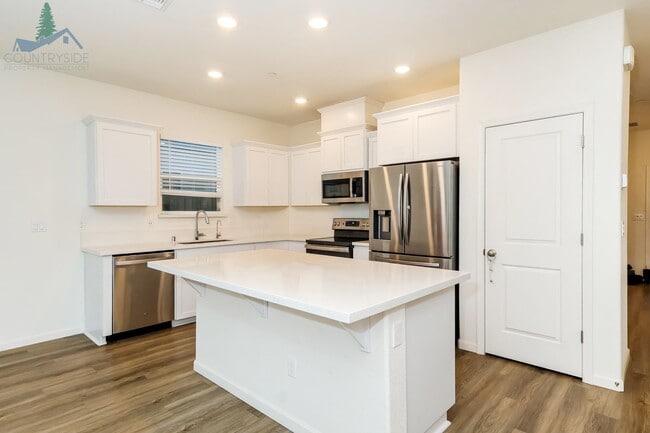 Photo - 577 Bedfordshire Dr