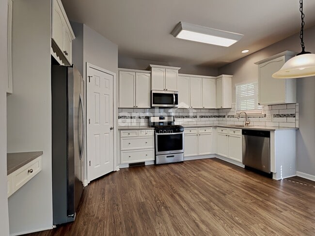 Photo - 633 Lincolnwood Ln