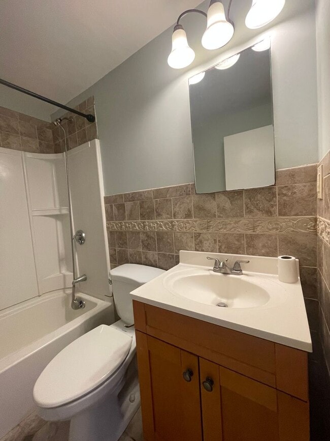 Photo - Recently updated 2 bedroom condo in charmi...