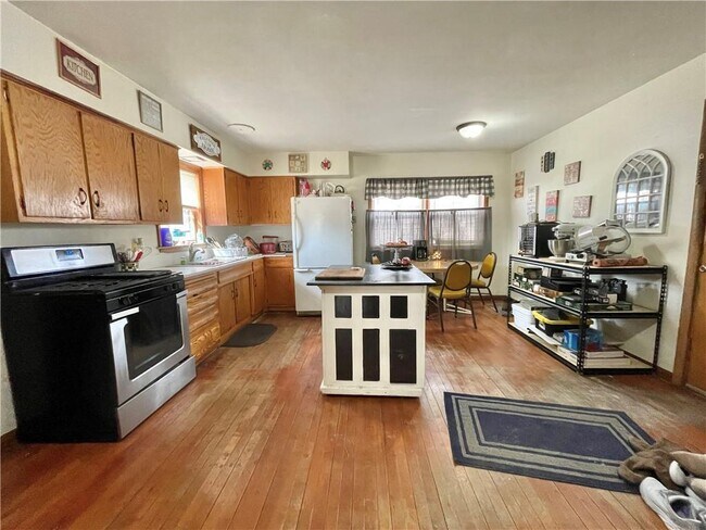 4 bed 2 bath available June 1st