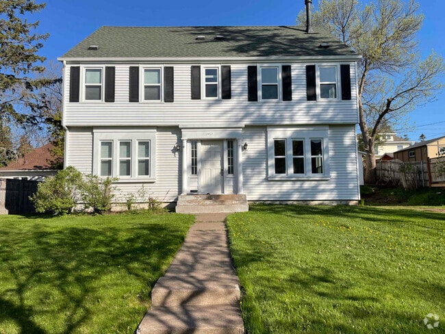 Building Photo - 2417 E 3rd St Rental