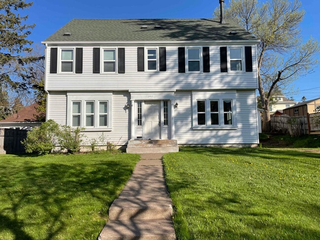 Building Photo - 2417 E 3rd St Rental