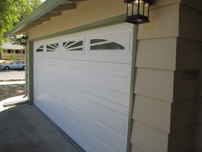 Photo - 1141 Dunford Way