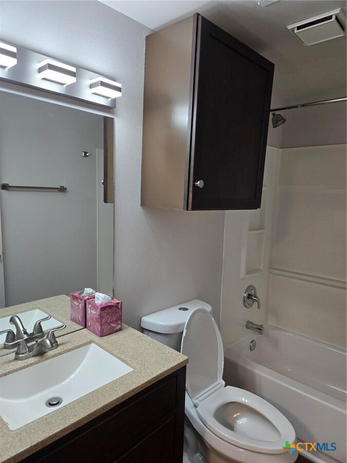 Photo - 1037 W Court St Unidad Main