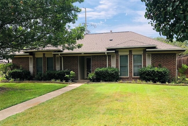 Photo - 229 Glenwood Dr House