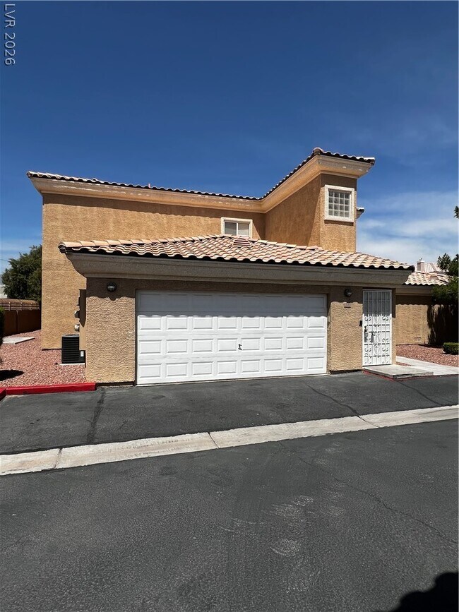 6905 Cobre Azul Ave Unidad 202