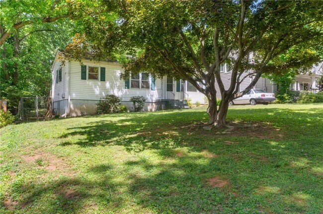 Photo - 1682 Bridgeport Dr NE