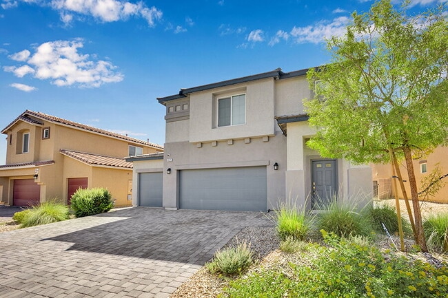 Photo - Gorgeous 5 Bedroom home!