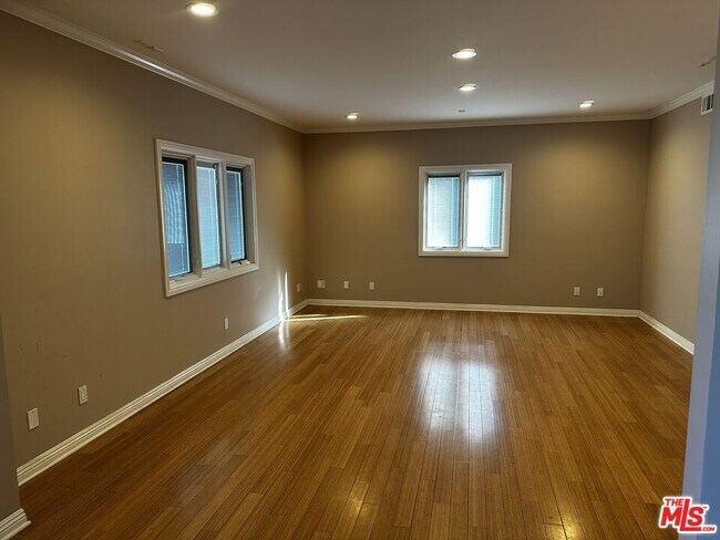 Photo - 5560 Buffalo Ave